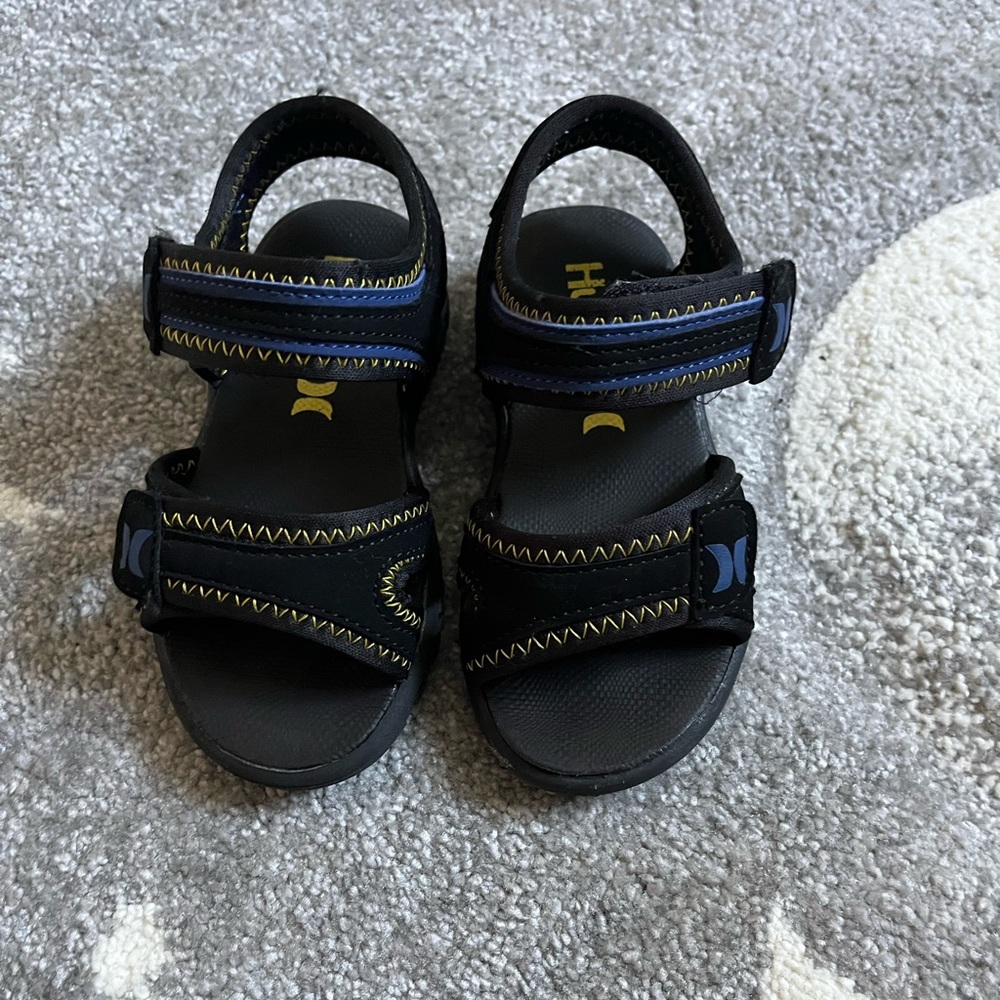 7T Hurley sandles